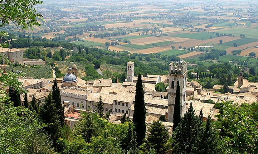 Anno 2000. Comune di Assisi (PG). MIGLIORAMENTO FUNZIONALE DELLE INFRASTRUTTURE. CENTRO STORICO DI ASSISI